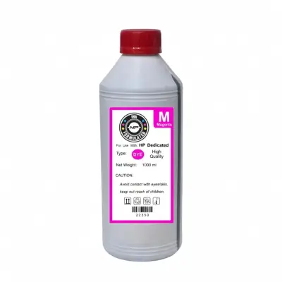 Botella de tinta dye compatible HP color magenta de 1 litro, sobre fondo blanco