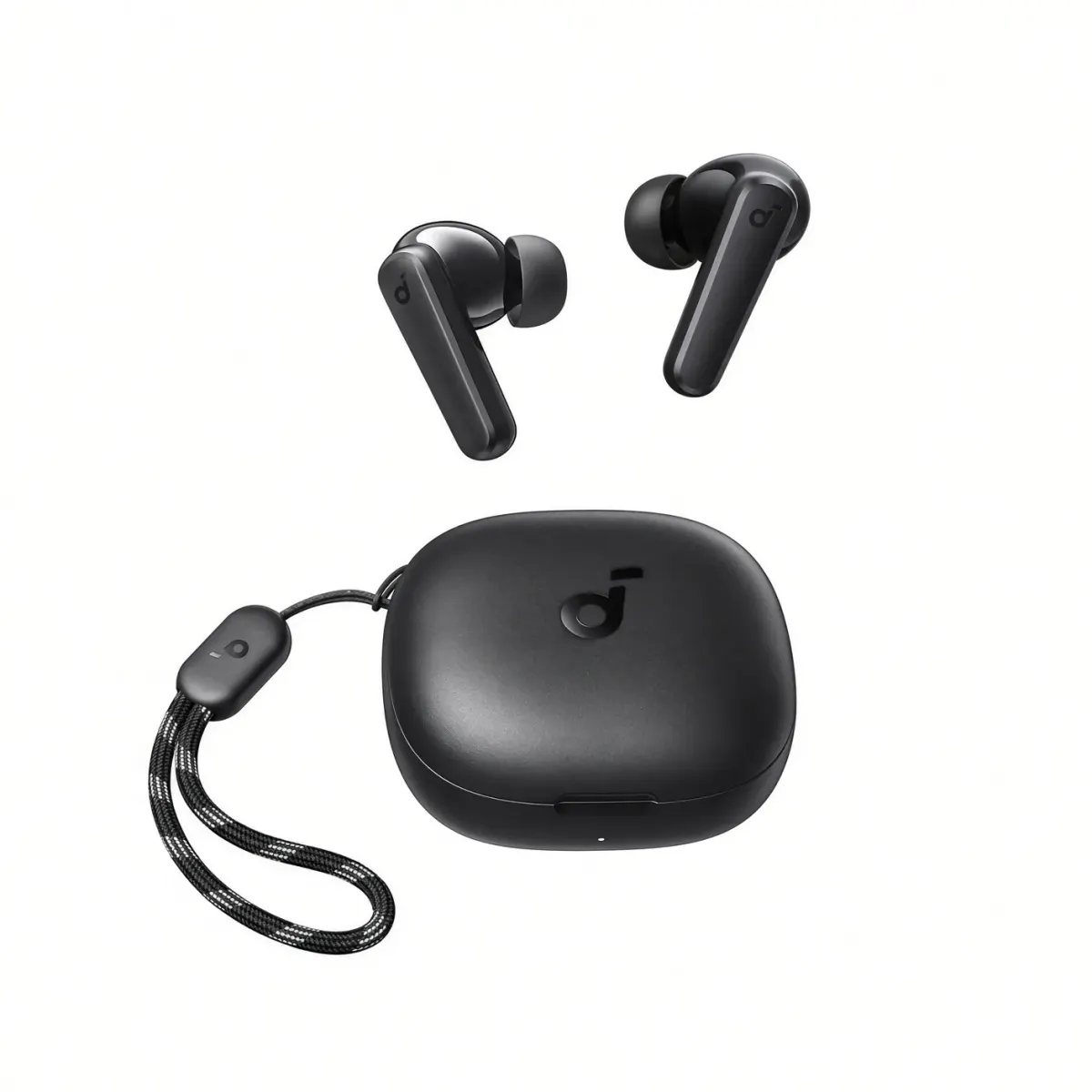 Estuche de carga Soundcore P25i negro abierto con un auricular fuera y el cordón para colgar visible, sobre fondo blanco